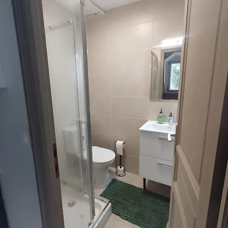 Julia - Parking Gratuit, Gare De Et St-pierre-des-corps Tgv & Parc Expo Daire Tours